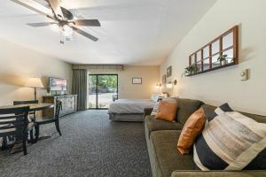 Beautiful Studio WKitchenette #134 at Donner Lake Village