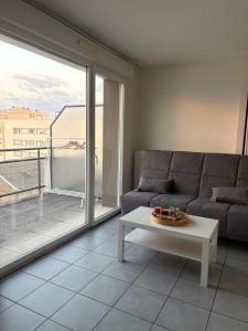 Studio proche république et drapeau