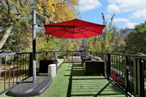 Wicker Park 4bd 3ba, Steps from CTA, Parking Incl home