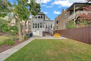 Charming 3bd Bungalow in Vibrant Andersonville home