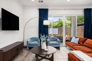 3BD Sleeps 10 | BBQ & Outdoor Movie | Near DT