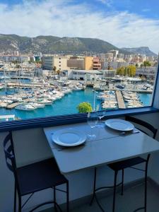 Appartements Grand T2 vue mer, balcon, plage, resto tout a pied : Appartement 1 Chambre avec Vue sur la Mer et Balcon