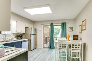 Shop, Dine and Unwind Walkable Overland Park Home