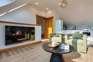 Skyline View Condo Best downtown spot Park FREE