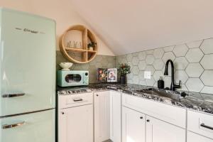 Skyline View Condo Best downtown spot Park FREE