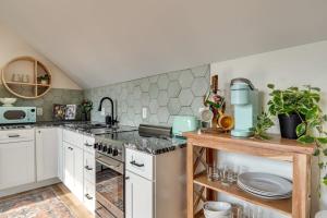 Skyline View Condo Best downtown spot Park FREE