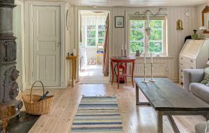 Cozy Home In Tostared With Sauna