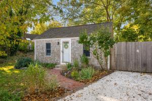 Babes Bungalow by Leavetown Vacations