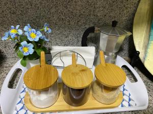 apartamento con piscina con vista al mar