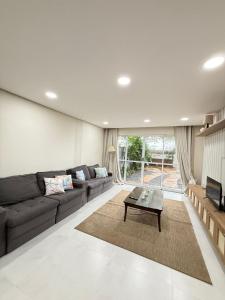 Casa frente ao marpé na areia no Indaiá até 18 pessoas