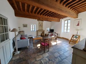 Maisons de vacances La Maison Des Bouissonne : Maison 3 Chambres