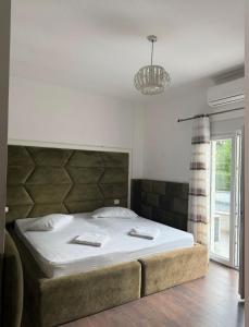 Apple Red Hotel