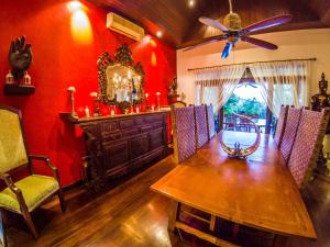 Luxury 8 - 9 Bedroom Villa With 2 Pools