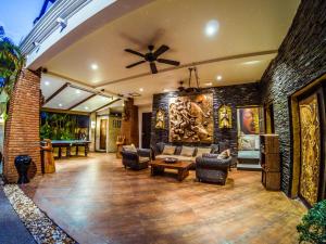 Luxury 8 - 9 Bedroom Villa With 2 Pools