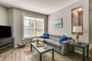 Saltwater Pool and 4 Mi to Beach Clearwater Condo!