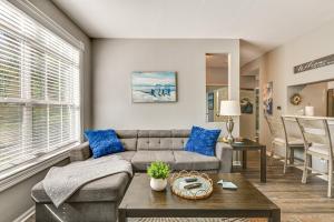 Saltwater Pool and 4 Mi to Beach Clearwater Condo!