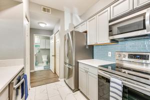 Saltwater Pool and 4 Mi to Beach Clearwater Condo!