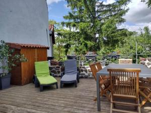 Maisons de vacances Grande maison au coeur d'un village historique avec terrasse et WIFI inclus - FR-1-582-308 : photos des chambres