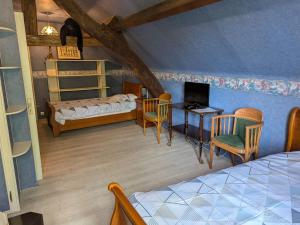 Maisons de vacances Gite independant avec terrasse et acces direct au lac - FR-1-590-223 : photos des chambres