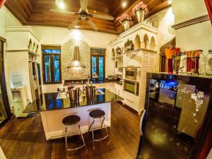 Luxury 8 - 9 Bedroom Villa With 2 Pools