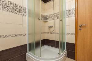 Apartments by the sea Lokva Rogoznica, Omis - 24321