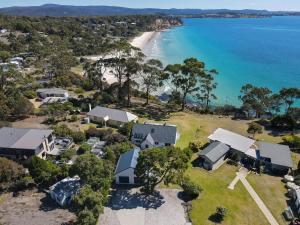 Cliff-Top Retreat Ocean Views