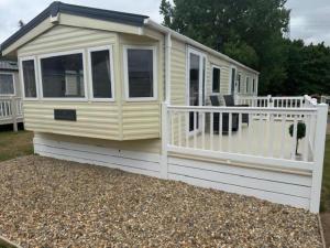 Beautiful 8 Berth Caravan With Decking At Caldecott Park, Norfolk Ref 91046C
