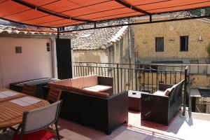 Au balcon du théâtre antique Appartement HYPERCENTRE - TOUT ÉQUIPÉ ET NETFLIX - parking gratuit à 250m et payant à 50m