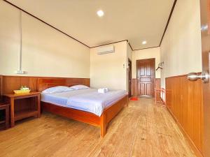 DONDET Vixay Sunset And River View