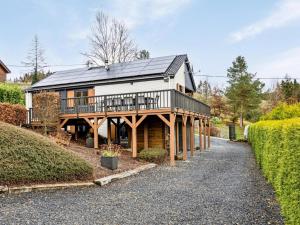 Elegant chalet in Manhay with Sauna - 4hvězdičkové hotely ve městě Manhay