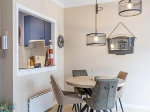 Retro studio with sleeping area