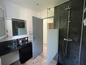 Maisons de vacances Villa in St Denis with Private Pool : photos des chambres