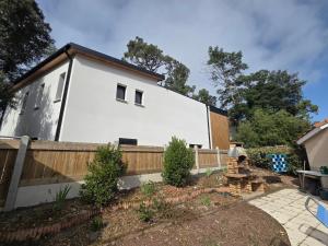 Maisons de vacances Maison bord de mer, 4 couchages, terrasse privee, a 50m de la plage ! - FR-1-364-104 : photos des chambres