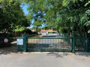 AGREABLE APPARTEMENT REFAIT A NEUF DANS UNE RESIDENCE DE VACANCES - FR-1-92-946