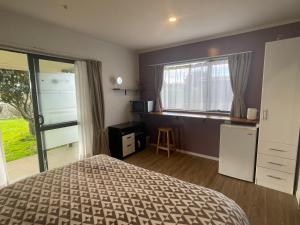 Self check-in sleepout with bathroom