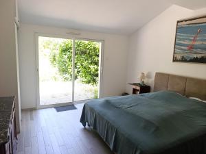 Maisons de vacances Charmante Longere Bretonne au Calme, Proche Mer - FR-1-639-135 : photos des chambres