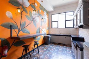 RedDoorz Plus near Mall Slipi Jaya