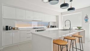 The Sea Shell Brand New, Direct Beach Access