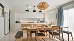 The Sea Shell Brand New, Direct Beach Access