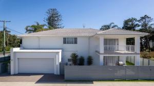 The Sea Shell Brand New, Direct Beach Access