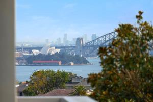 4BR Seaside Home in Dover Heights