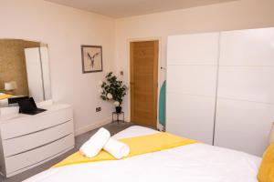 City Centre 2-BR Apt - Near NGH - Parking - NN1