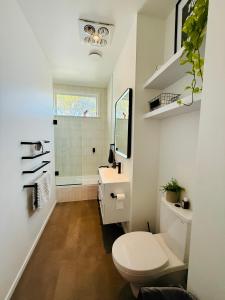 Unique and Cosy Cottage with a Sunny Garden