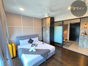 Almas Modern Warm Studio Puteri Harbour BySTAY