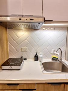 Sky Lux Suite by Elnora at Victoria Sports Tower Kamuning Edsa Southbound