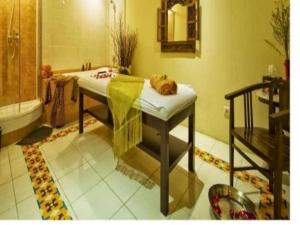 Amos Cozy Hotel Melawai