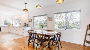 Bush Setting With Easy Walk To Beach