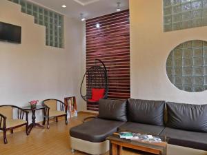 Rovics Tourist Hotel