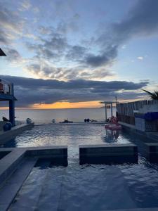 La Evangs Beach Resort Taal