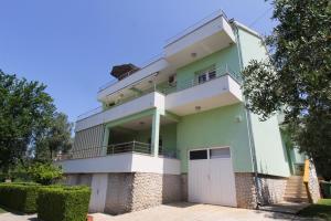 Two Bedroom Apartment with Balcony and Sea View room in Apartment Vatrogasac